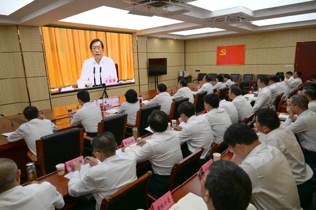 <a href="./zsdt/zsxw/202510/t20251010_728985.html">鄂州集中收看收听2025年四季度全省重大项目建设推进会 孙兵王玺玮在鄂州分会场参加</a>