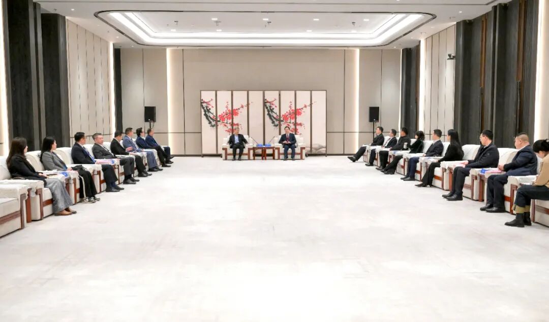 <a href="./zsdt/zsxw/202511/t20251127_735638.html">汇聚侨心侨力 共话临空发展机遇 孙兵王玺玮会见华创会鄂州专场嘉宾</a>