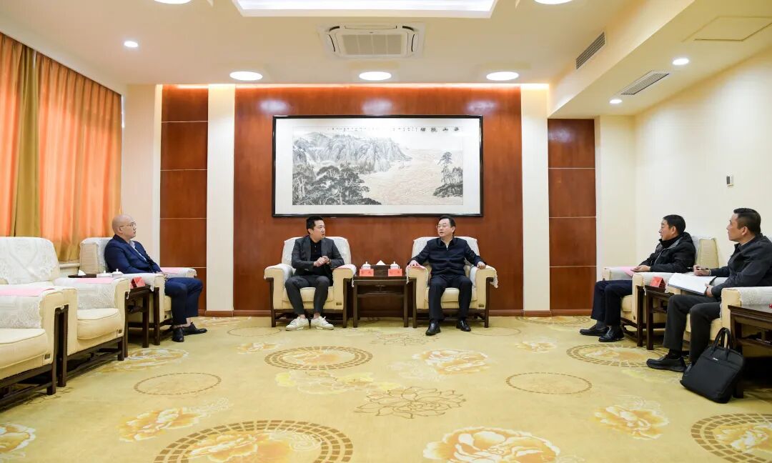 <a href="./zsdt/zsxw/202511/t20251127_735640.html">携手打造生鲜农产品空中贸易通道 孙兵会见上海海葵国际贸易有限公司董事长黎越</a>